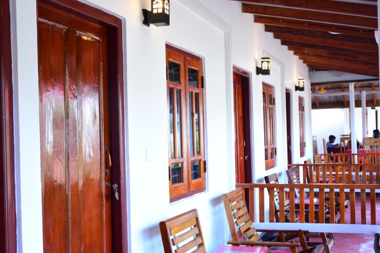 Trinco Star Cabana Trincomalee Buitenkant foto