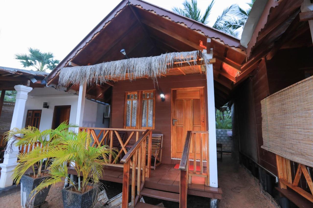Trinco Star Cabana Trincomalee Buitenkant foto